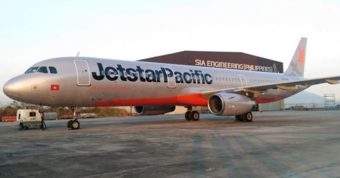 Jetstar logo hãng vé máy bay giá rẻ